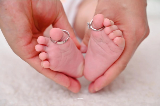 双峰怀孕肚子一边高一边低